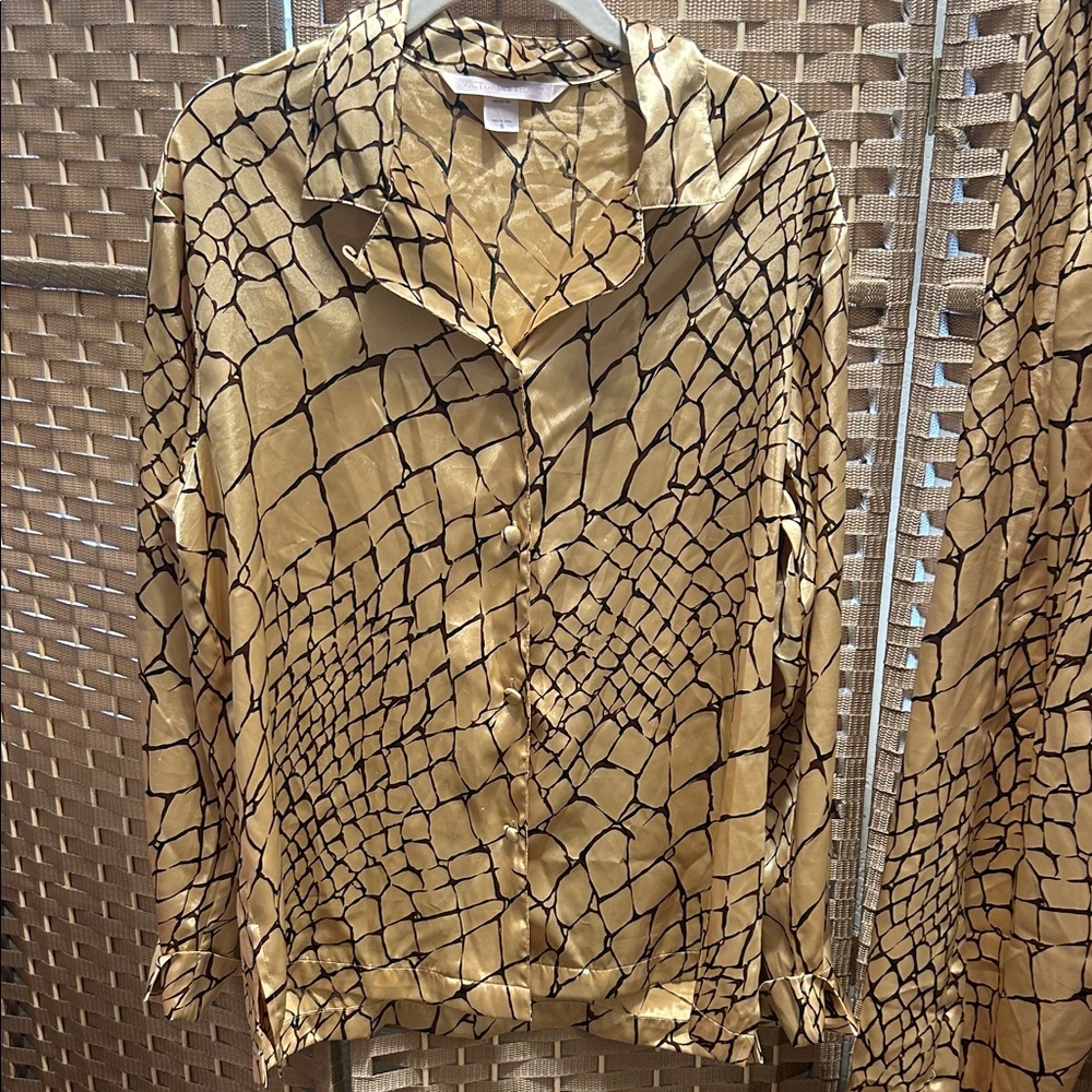 VS Gold and Black Patterned Pajama Set S - Picture 2 of 8